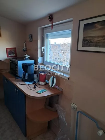 Ivana Sarića | 4zida.rs