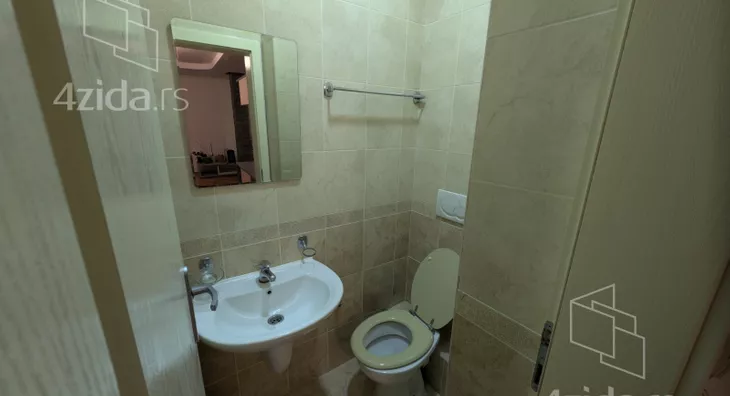 Šestosoban stan | 4zida