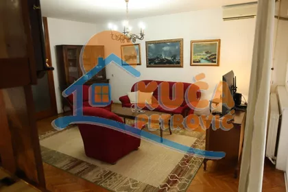 Nade Tomić | 4zida.rs