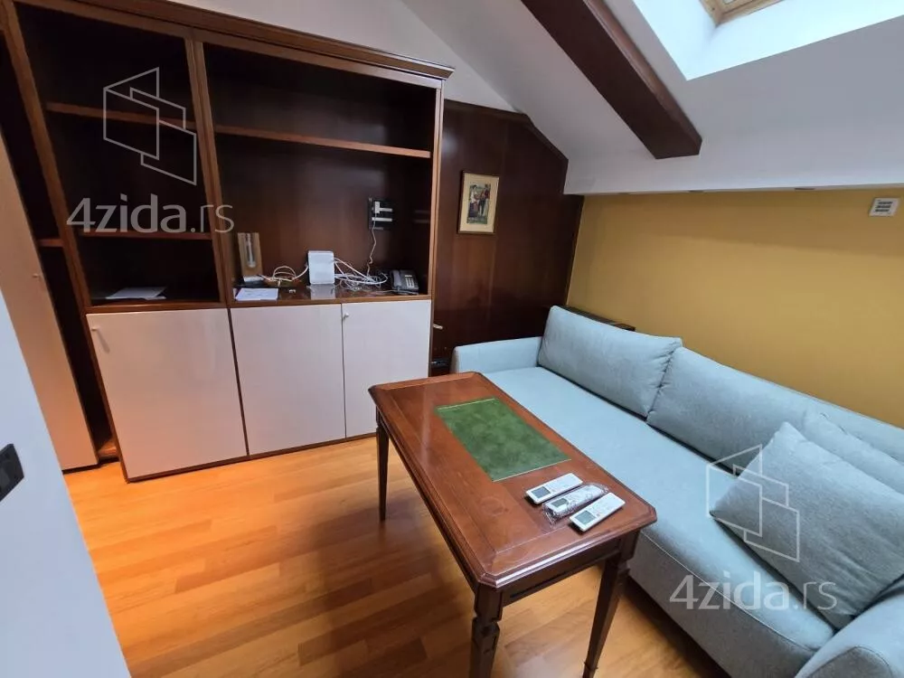 Šestosoban stan | 4zida