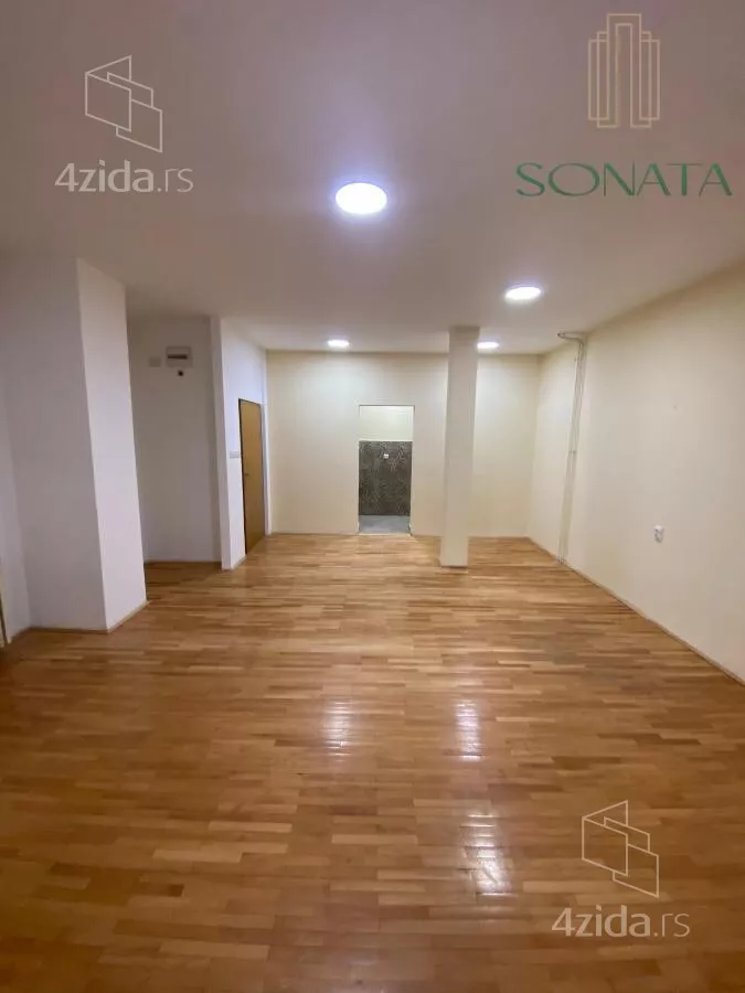 Poslovna zgrada | 4zida