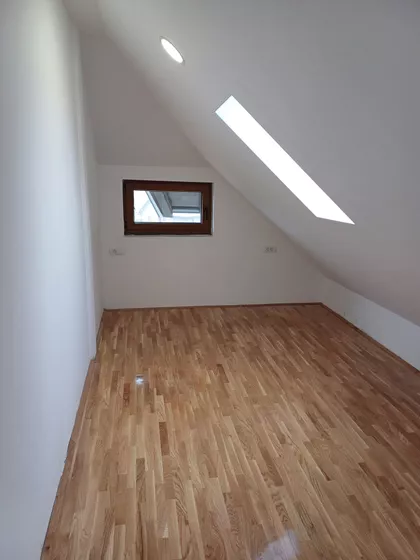 Okolne lokacije | 4zida.rs