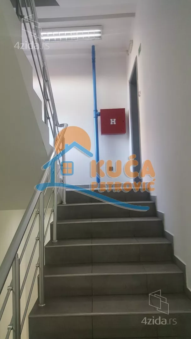Lokal | 4zida
