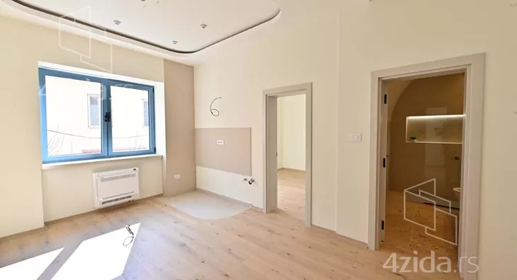 Poslovna zgrada | 4zida