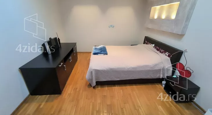 Četvoroiposoban stan | 4zida