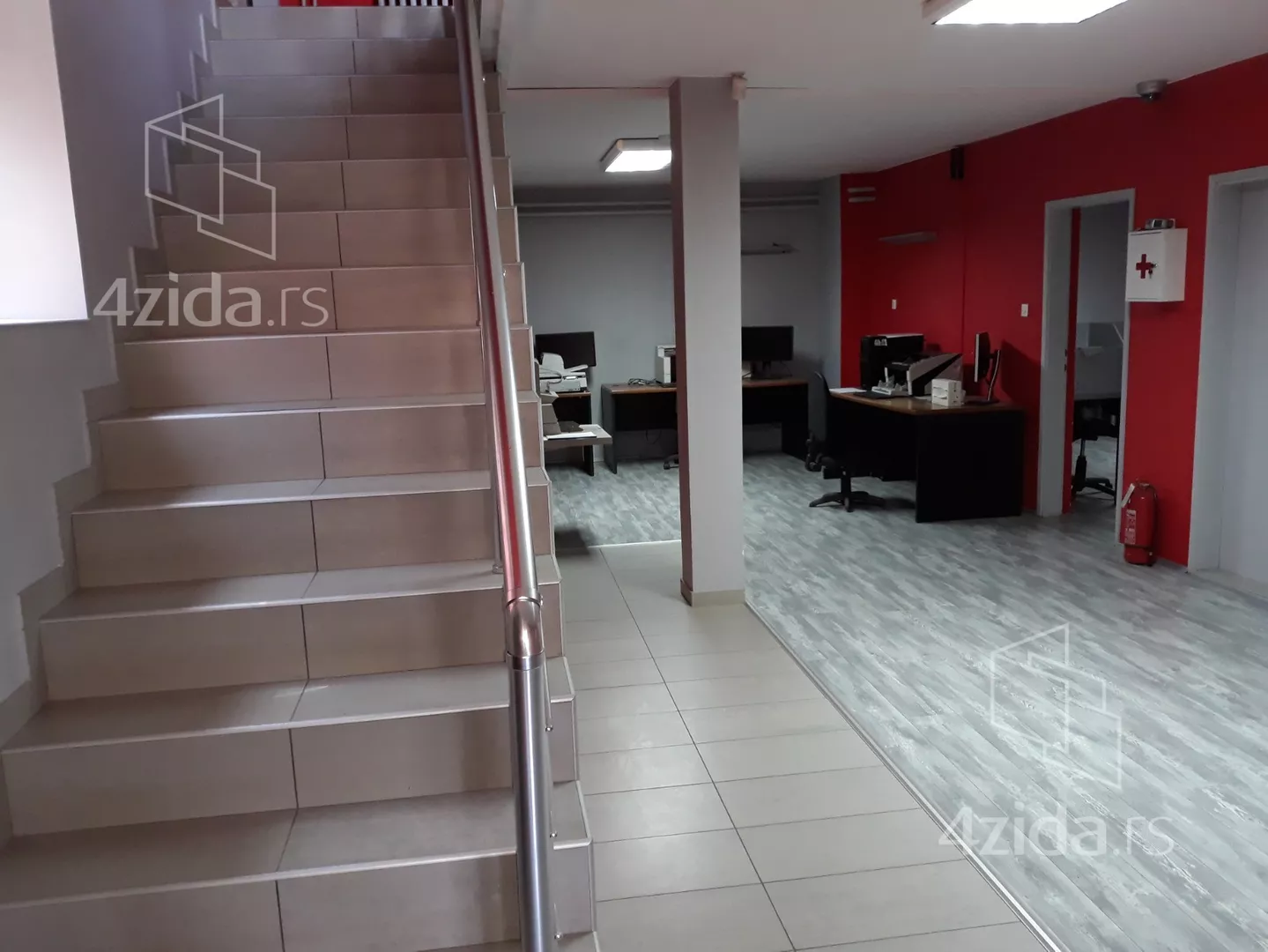 Poslovna zgrada | 4zida