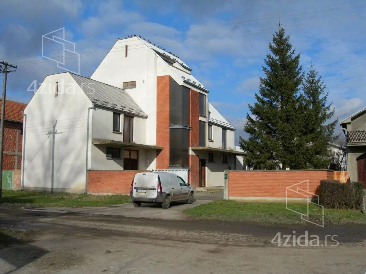 Poslovna zgrada | 4zida
