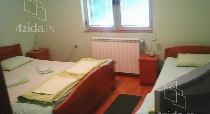 Poslovna zgrada | 4zida