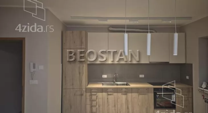 Šestosoban stan | 4zida