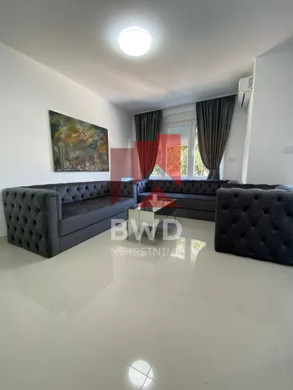 Trg Kosturnica | 4zida.rs