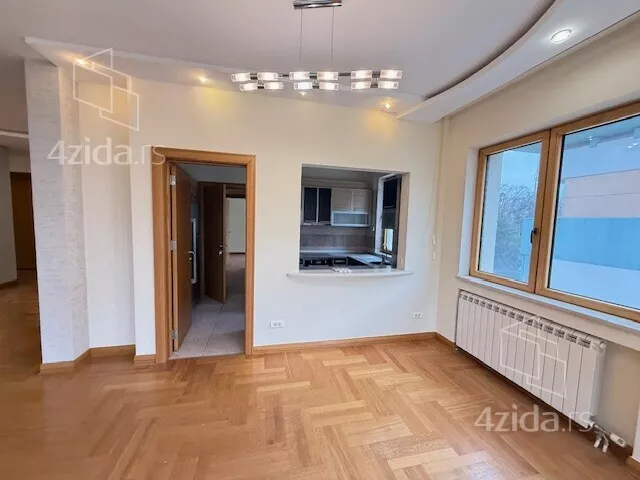 Šestosoban stan | 4zida