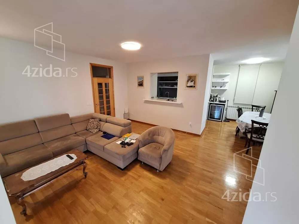 Petosoban stan | 4zida