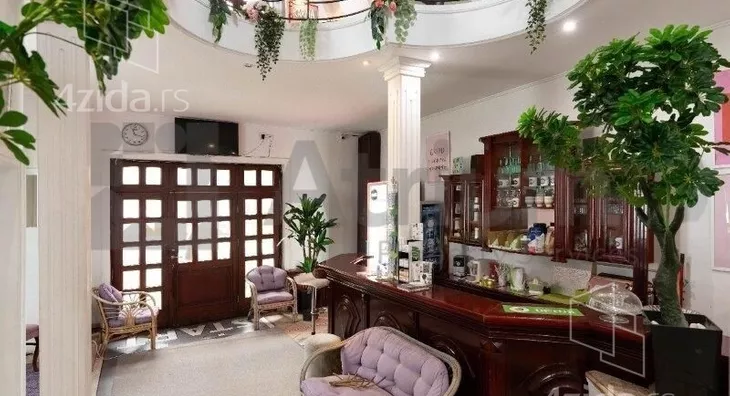 Poslovna zgrada | 4zida