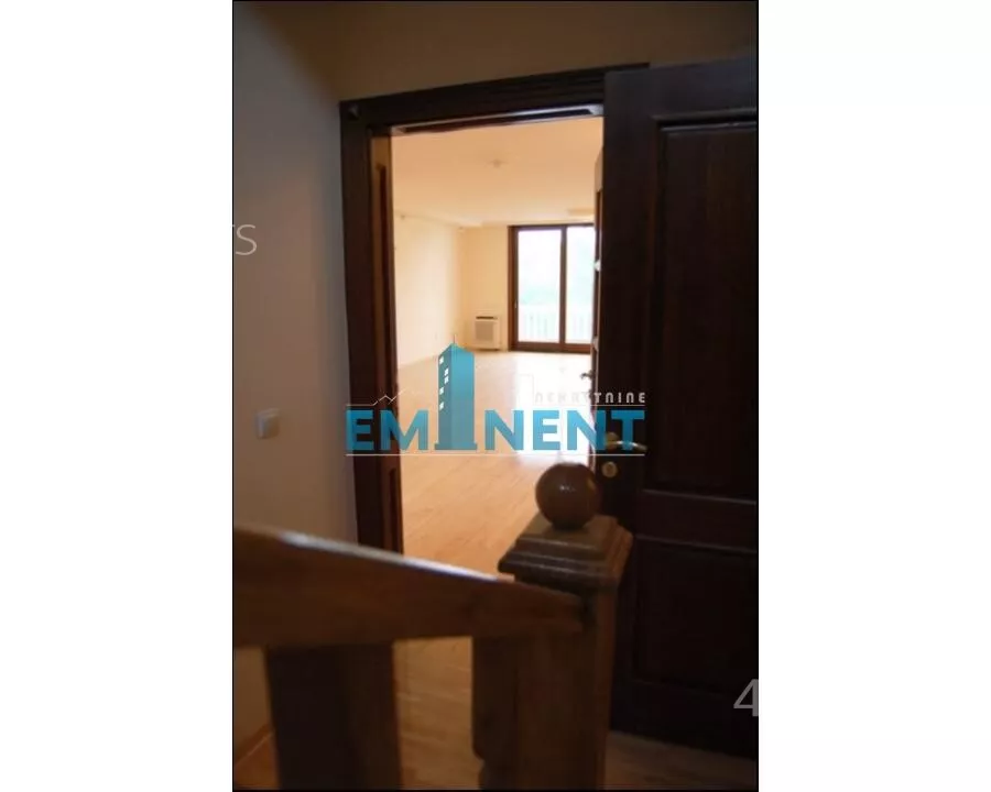 Sedmosoban stan | 4zida