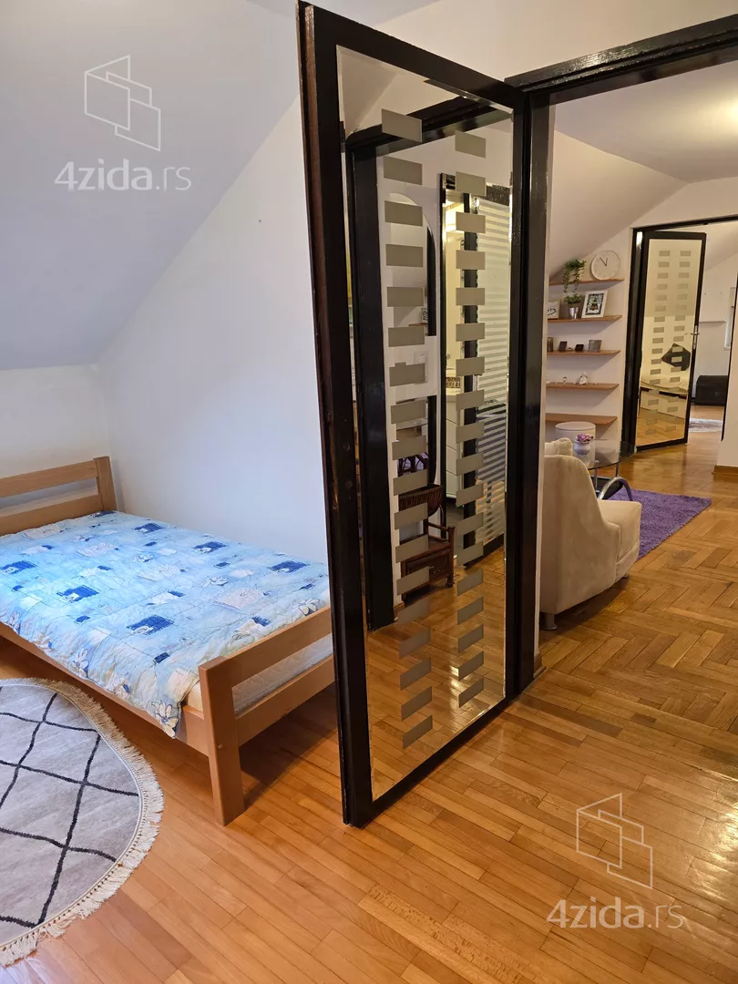 Šestosoban stan | 4zida