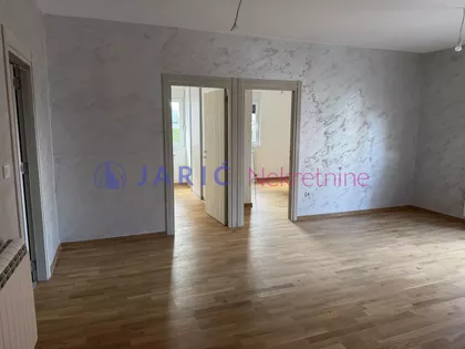 Stari Banovci | 4zida.rs