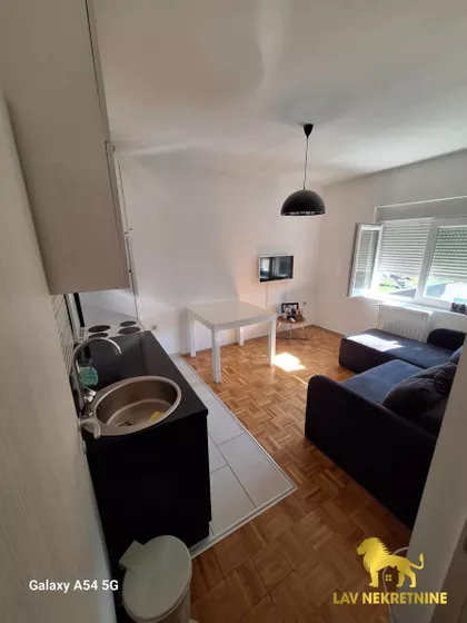 KOSMAJSKA | 4zida.rs