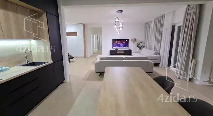 Četvoroiposoban stan | 4zida