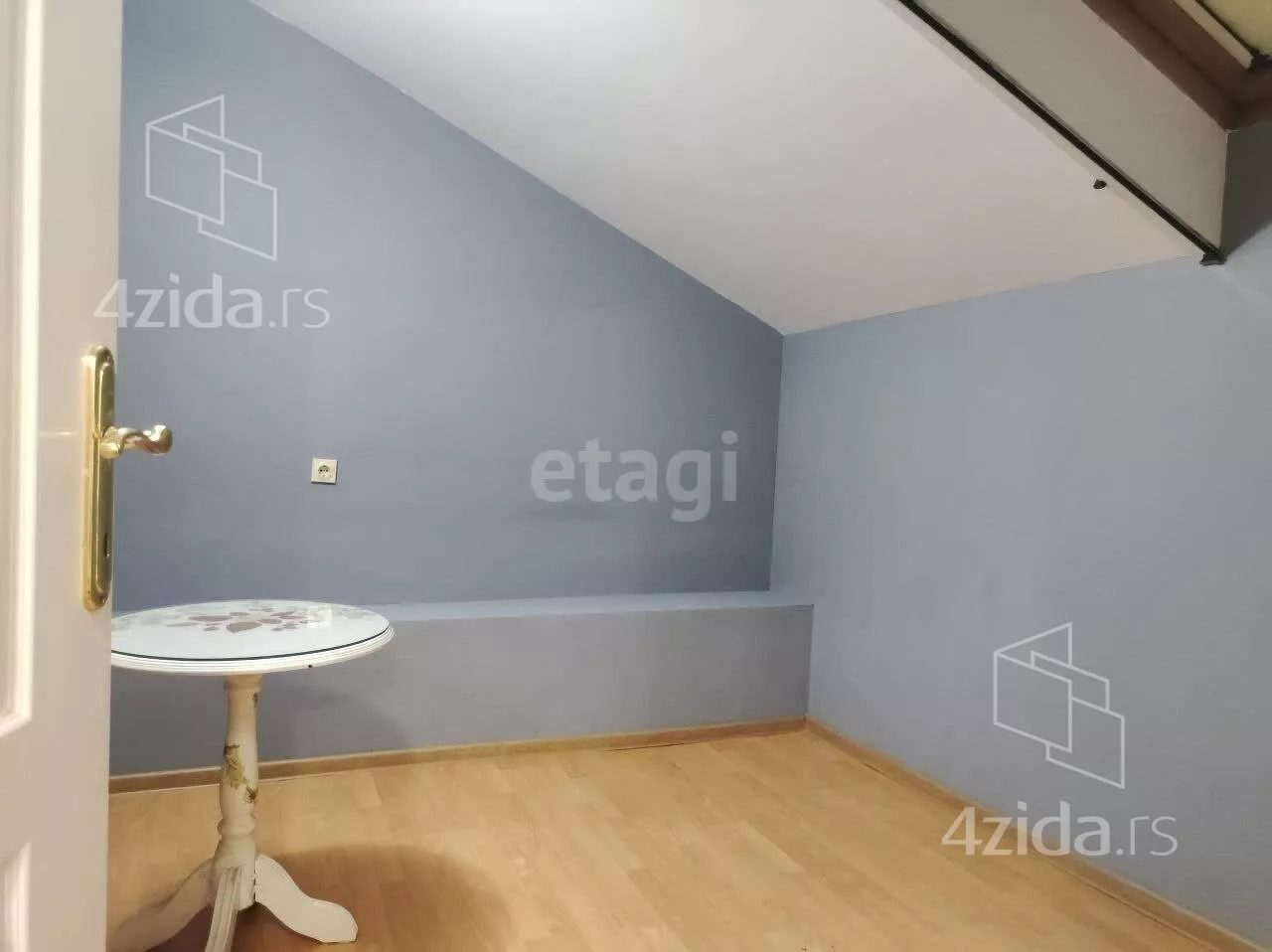 Četvoroiposoban stan | 4zida