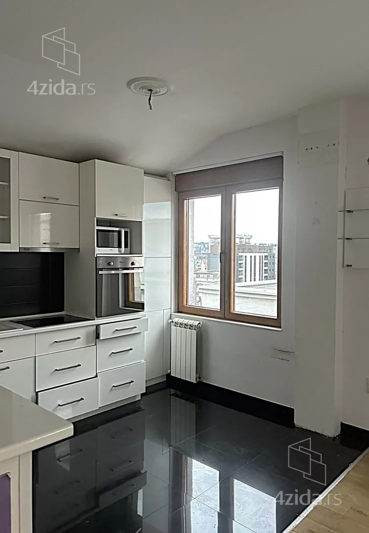 Četvoroiposoban stan | 4zida