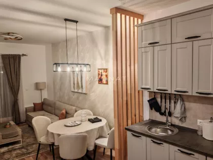 Zire Adamovića | 4zida.rs