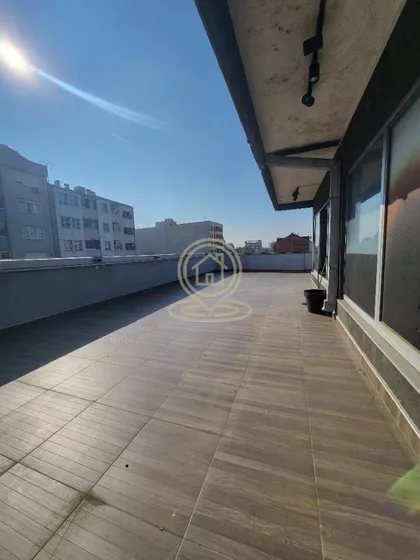 Crveni Pevac | 4zida.rs