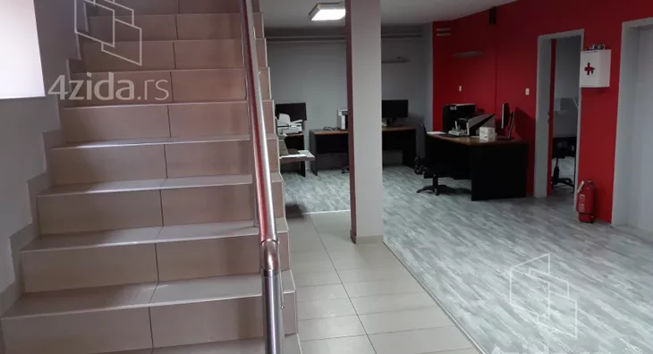 Poslovna zgrada | 4zida
