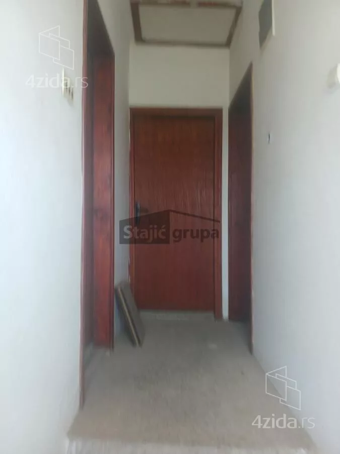 Poslovna zgrada | 4zida