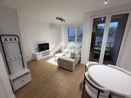 Heroja Pinkija | 4zida.rs