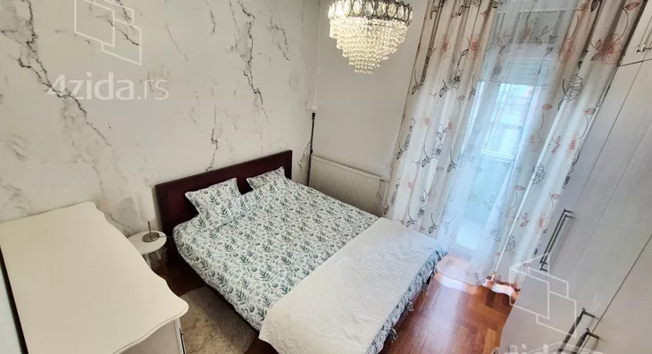 Šestosoban stan | 4zida