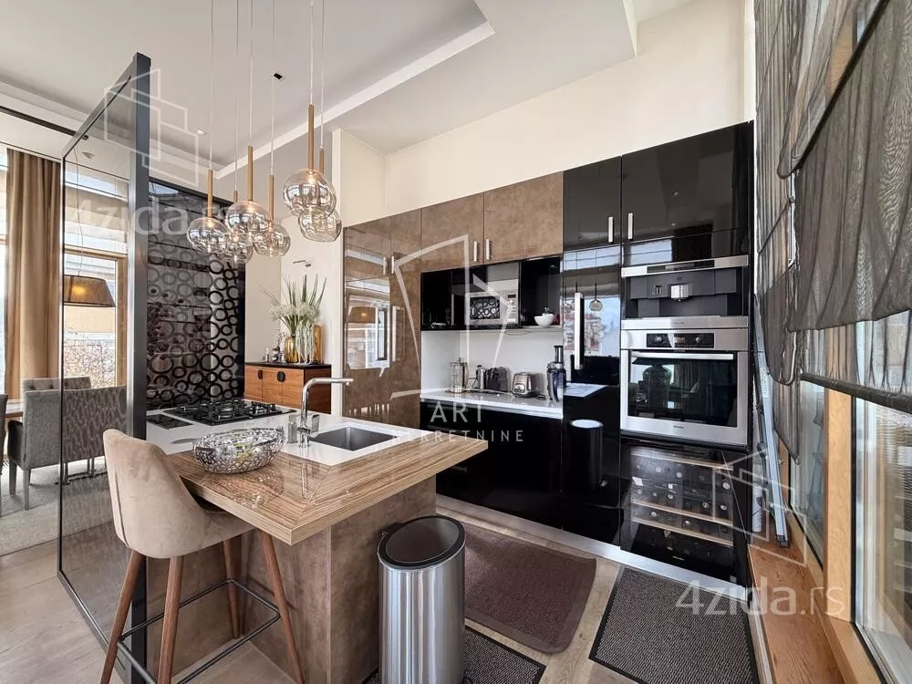 Šestoiposoban stan | 4zida