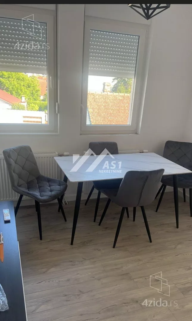 Poslovna zgrada | 4zida