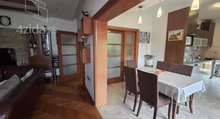 Petosoban stan | 4zida