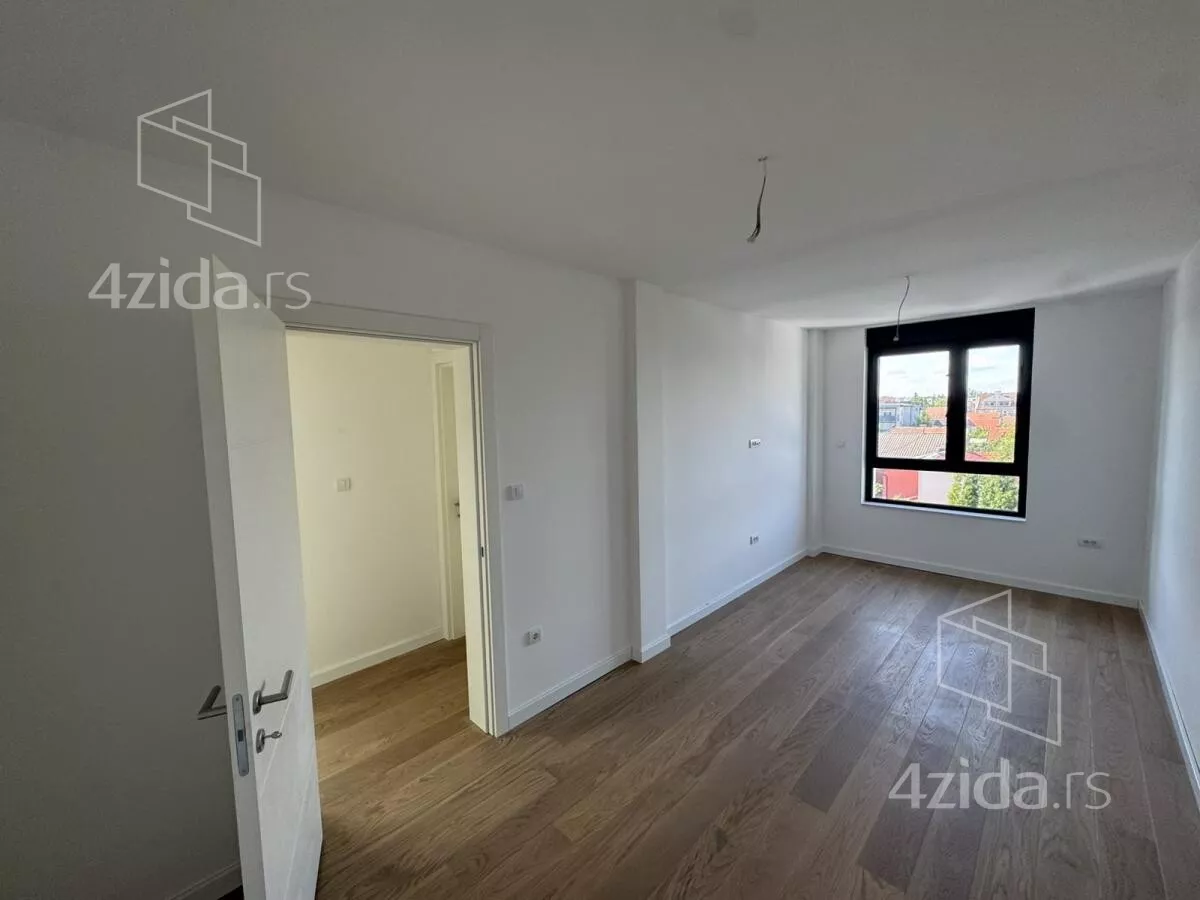 Šestosoban stan | 4zida