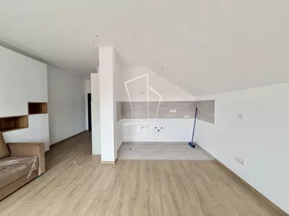 Mali Mokri Lug | 4zida.rs