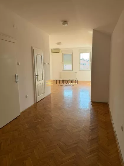 Petra Drapšina | 4zida.rs