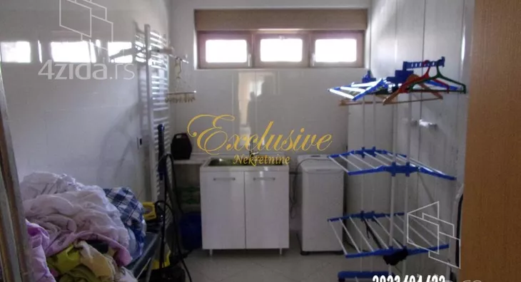 Šestoiposoban stan | 4zida