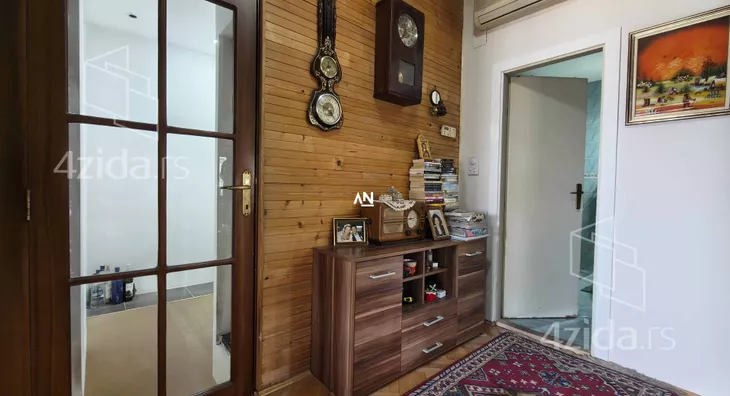 Šestosoban stan | 4zida