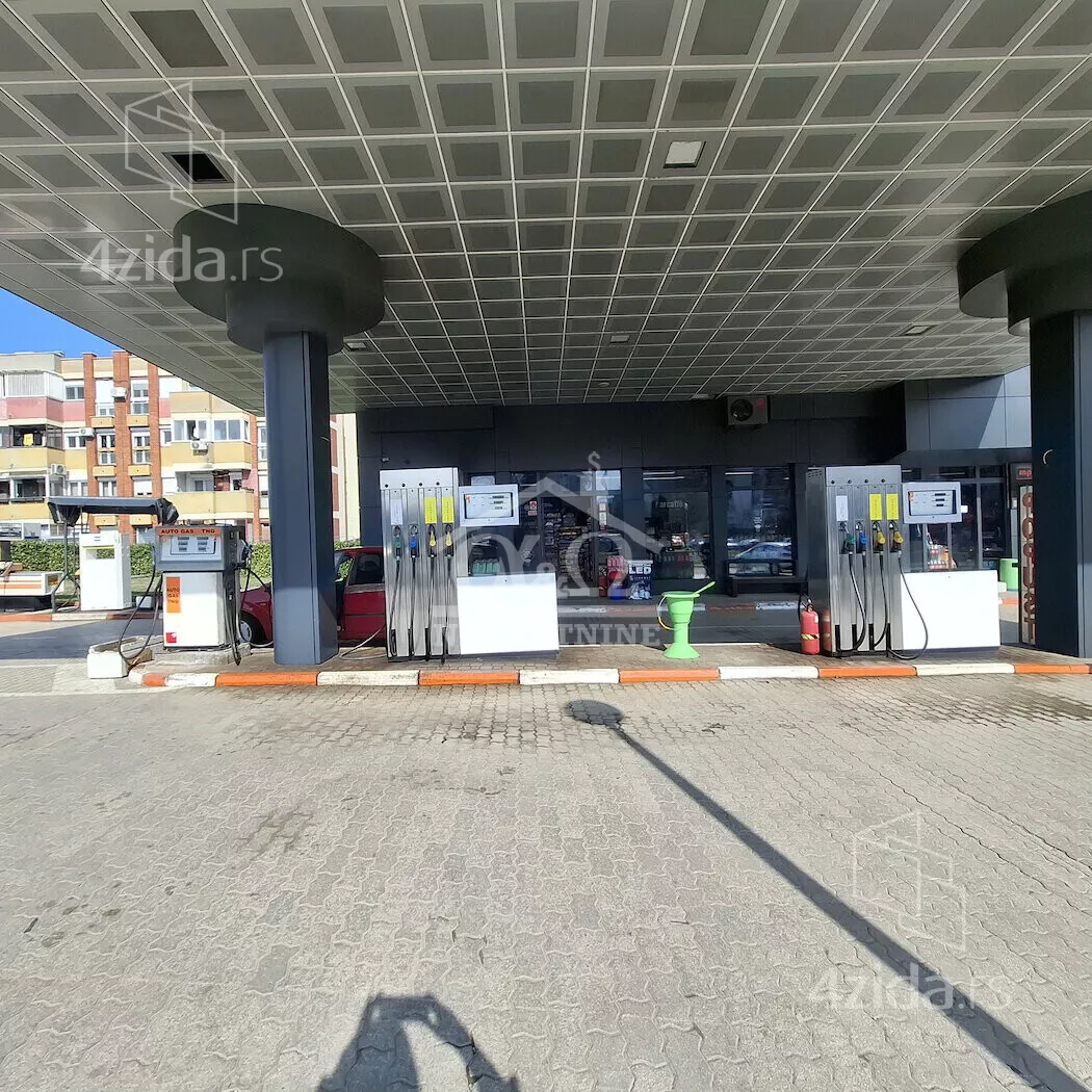 Poslovna zgrada | 4zida