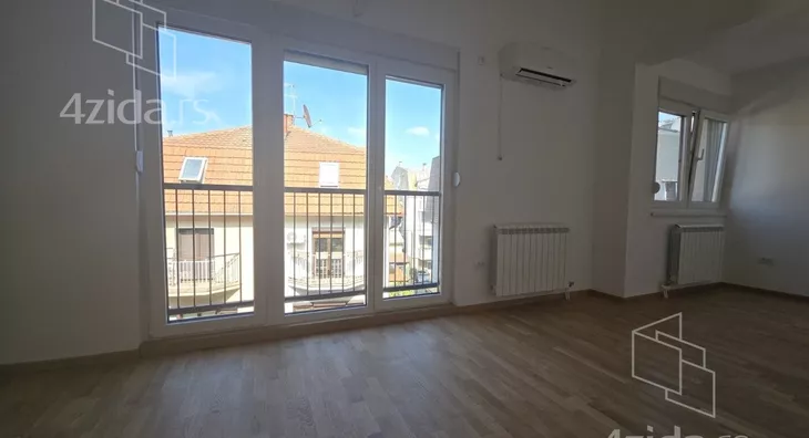 Četvoroiposoban stan | 4zida