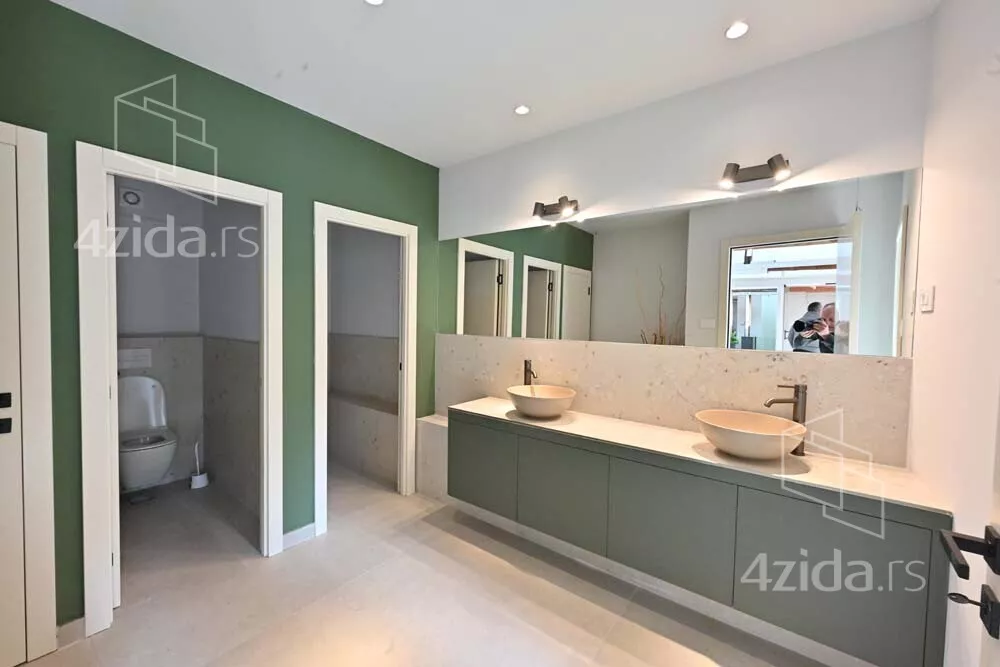 Poslovna zgrada | 4zida