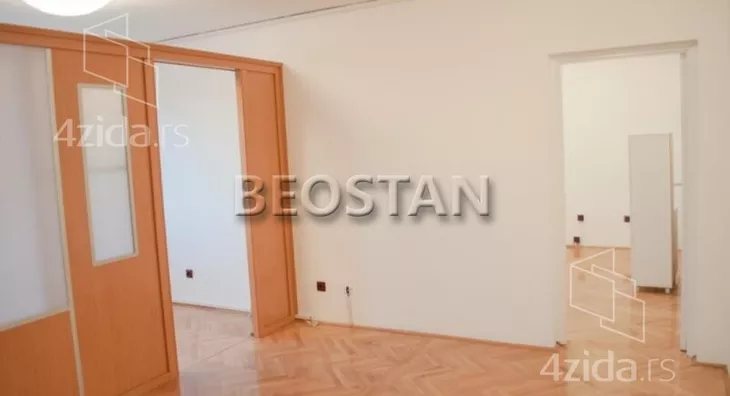 Šestoiposoban stan | 4zida