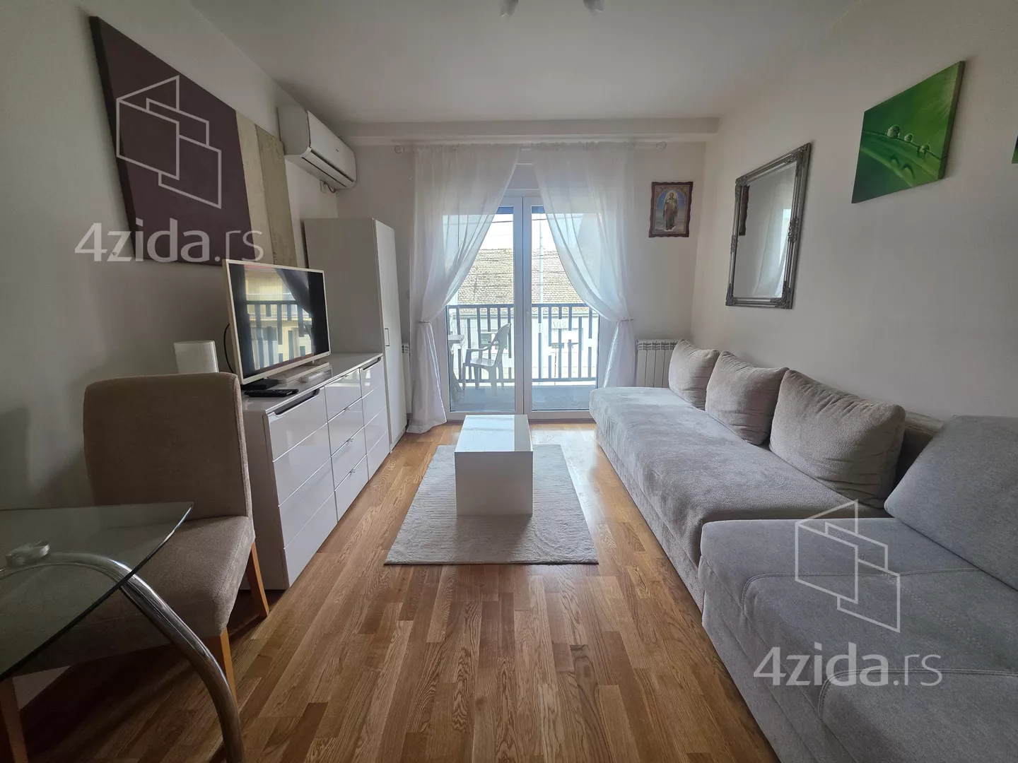 Jednoiposoban stan | 4zida