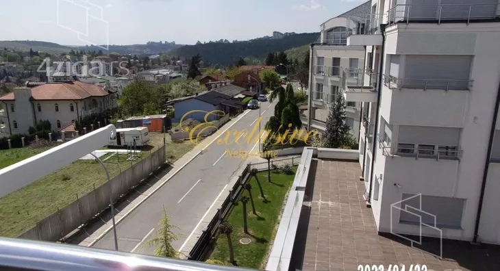 Šestoiposoban stan | 4zida