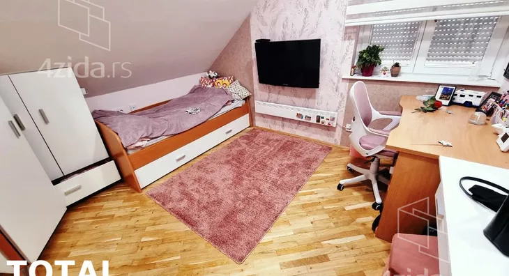 Petoiposoban stan | 4zida