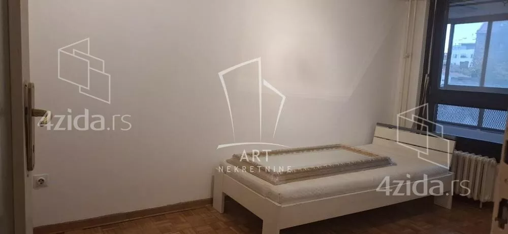 Četvoroiposoban stan | 4zida