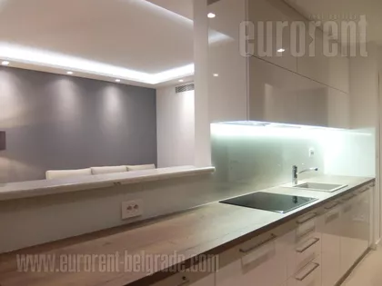CRVENI KRST | 4zida.rs