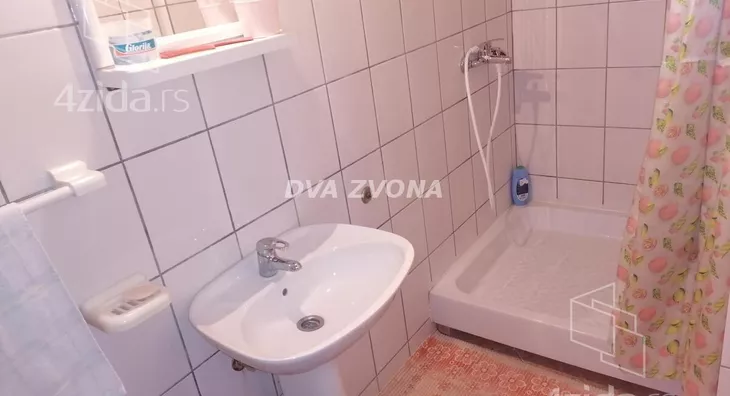 Poslovna zgrada | 4zida