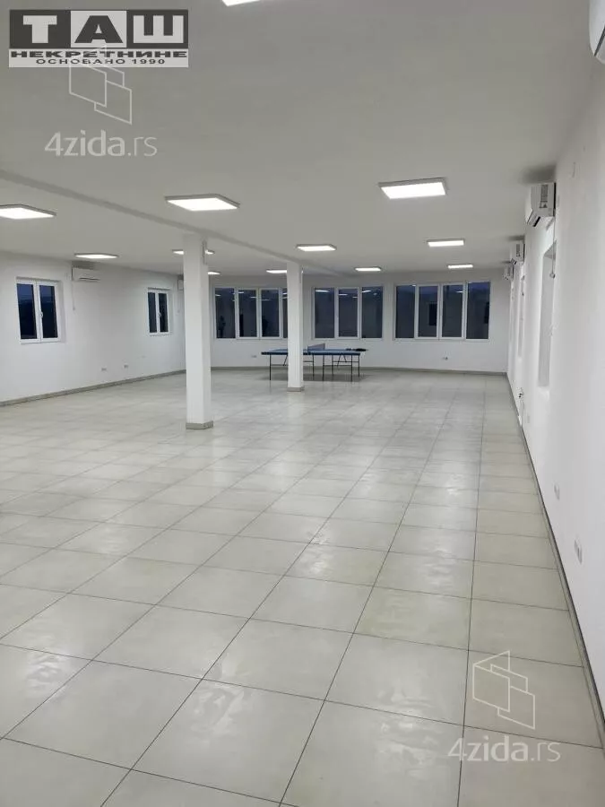 Poslovna zgrada | 4zida
