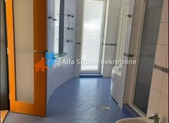 Šestosoban stan | 4zida